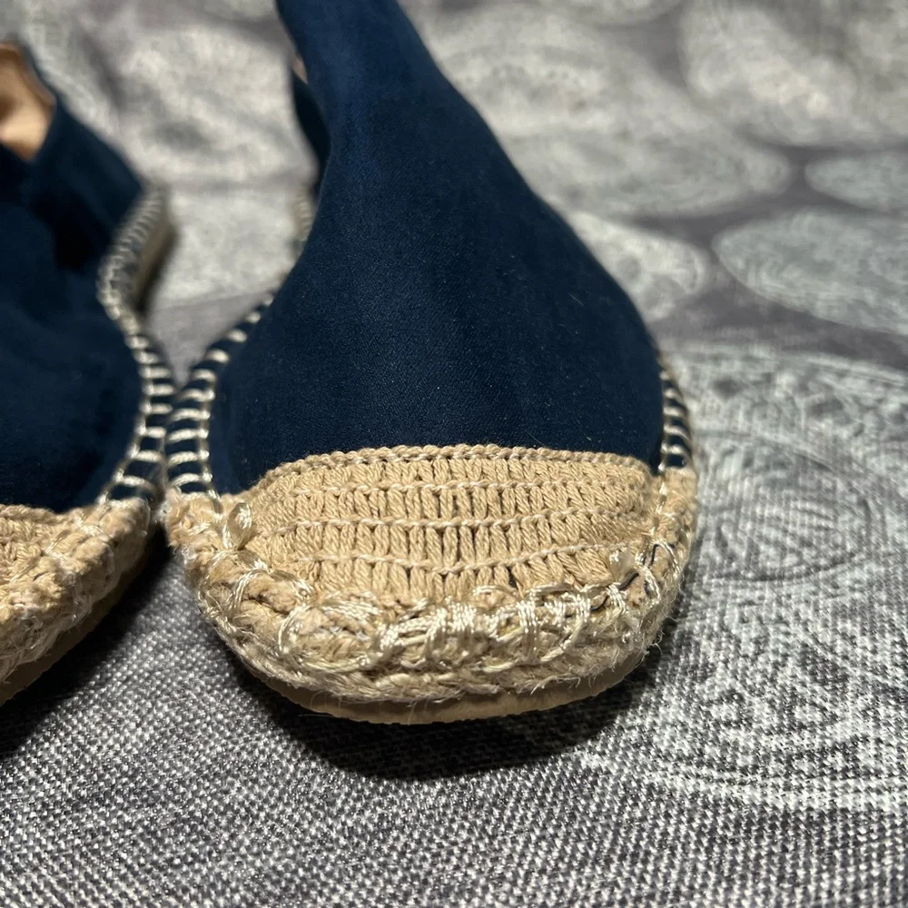 The Unbranded Brand step out
